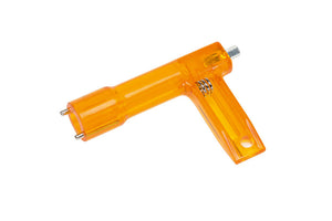 Drei robuste Baustellenleuchten-Zubehörteile für flexible und sichere Beleuchtung auf der Baustelle.