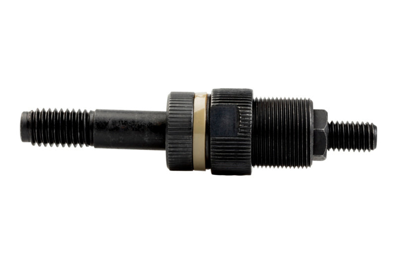 Werkzeugset mit verschiedenen Einnietmuttern und Handwerkzeugen für präzise Montage.