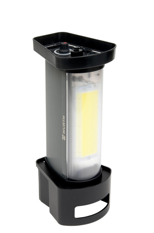 Akku-LED Arbeitsleuchte mit robustem Design und verschiedenen Helligkeitsstufen.