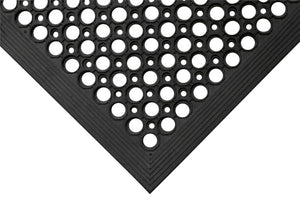 Bodenmatte BODMAT-GUMMI-LOCH mit perforierter Oberfläche für Rutschfestigkeit und einfache Reinigung.