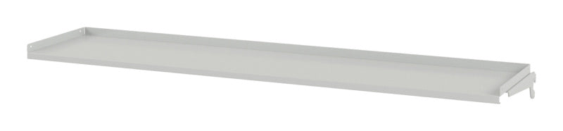 Robuste Werkbank in RAL7035FS mit modularen Aufbauelementen für individuelle Anpassungen.