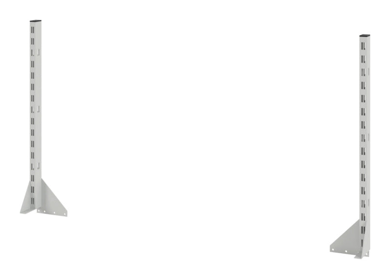 Werkbank in RAL7035-Farbe mit großzügigen Arbeitsflächen und integrierten Ablageflächen.