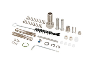 Reparatur- und Werkzeugset mit Schraubenziehern und Zangen für Lackierpistolen-Zubehör.