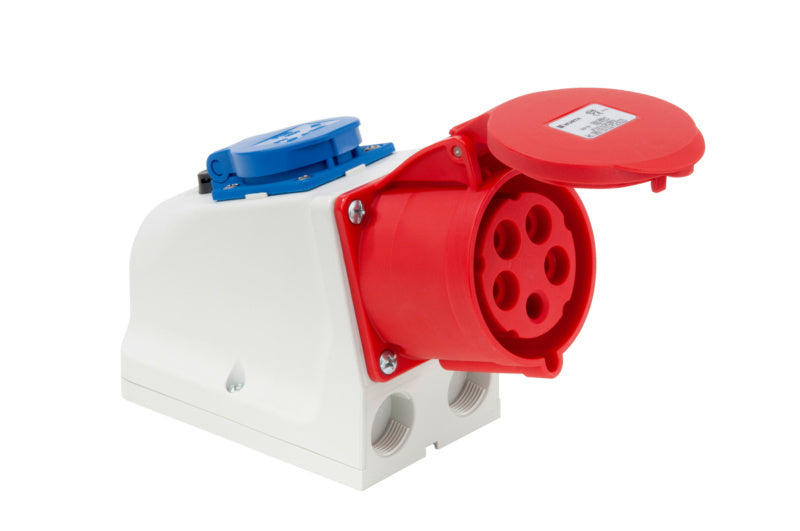 WANDDO-CEE-COMBO mit fünf CEE-Steckdosen in robustem Design für elektrische Anschlüsse.