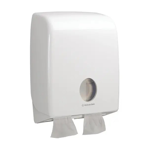 Weißer Papierhandtuchspender mit Sichtfenster und zwei Papierhandtüchern.