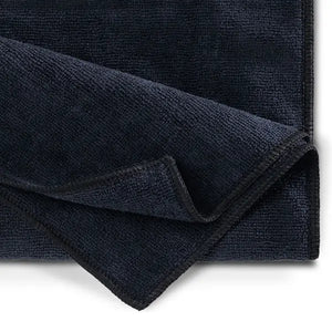 Schwarzes Mikrofasertuch 40x40 cm mit schwarzer Umrandung.