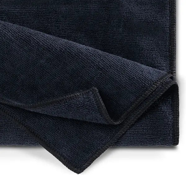 Schwarzes Mikrofasertuch 40x40 cm mit schwarzer Umrandung.