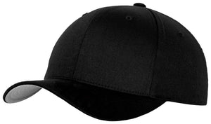 Schwarze Baseballkappe mit verstellbarem Riemen und atmungsaktivem Material.