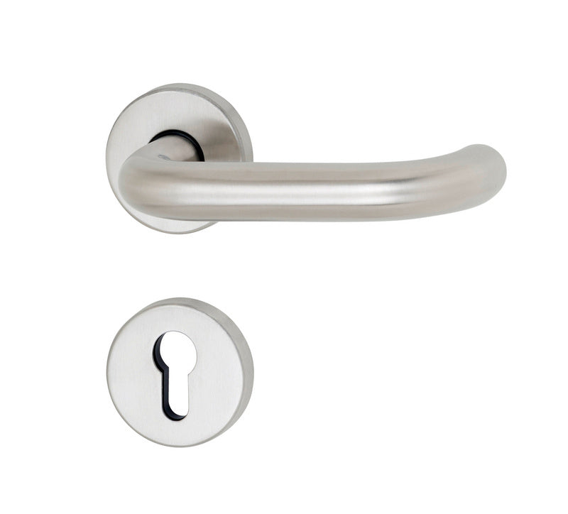 Edelstahl-Türdrücker mit ergonomischem Design und CLICK-Technologie für öffentliche Räume.