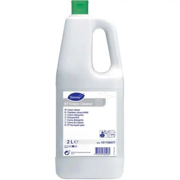Diversey R7 Cream Cleaner 2L Flasche mit grünem Deckel.
