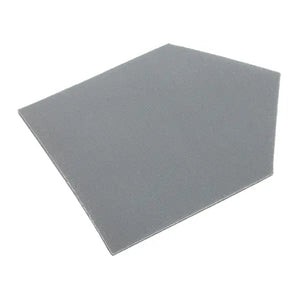 Graues, rechteckiges Reinigungspad mit strukturierter Oberfläche.