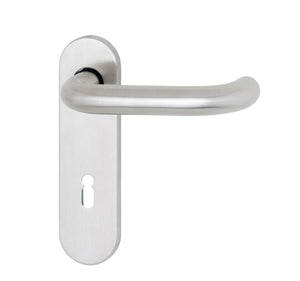 Edelstahl-Türdrücker mit mattem Finish, ergonomischer Form für komfortables Öffnen und Schließen.