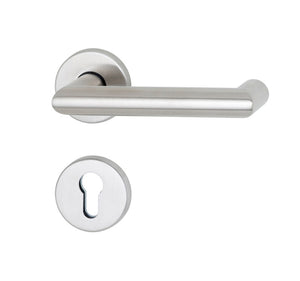 Edelstahl-Türdrücker für Brandschutz- und Paniktüren mit ergonomischem Design und FS-CLICK-System.