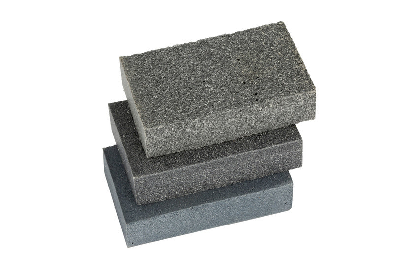 Sortiment aus drei Handschleifpads in Körnungen K60, K120 und K240 für verschiedene Schleifarbeiten.