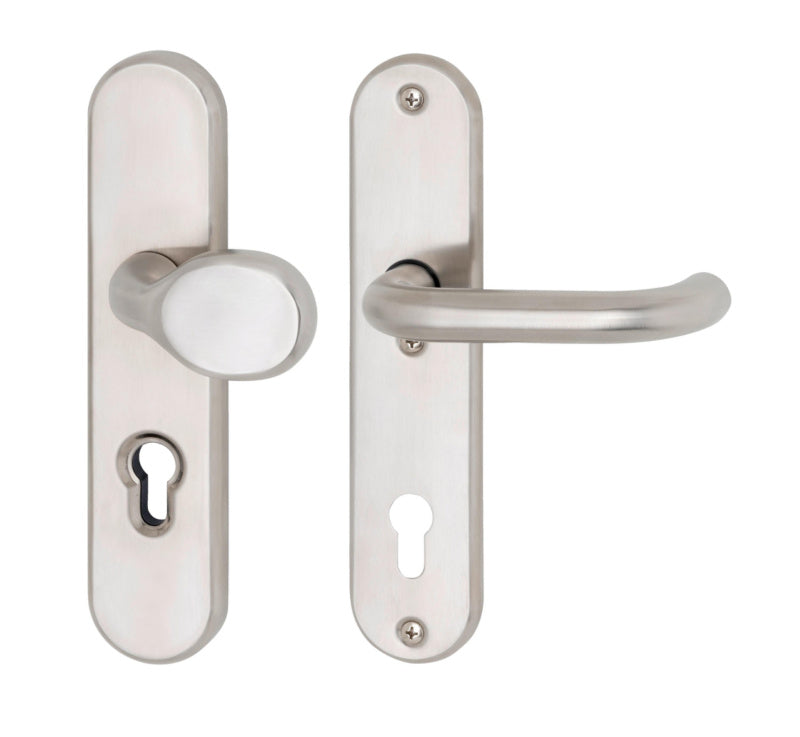 Edelstahl-Schutzbeschlag SBS A2 S302 mit korrosionsbeständiger Oberfläche und robustem Design.