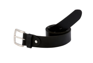Schwarzer Ledergürtel mit glatter Oberfläche und silberner Metallschnalle, 3,5 cm breit