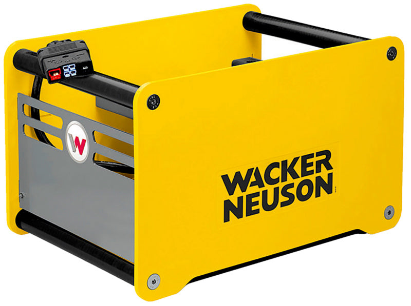 Akku Betonrüttler BETRUTLR mit ergonomischem Griff und kabellosem Design für optimale Verdichtung.