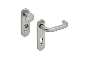 Schutzbeschlag aus Edelstahl A2 mit modernem Design, korrosionsbeständig und vielseitig einsetzbar.