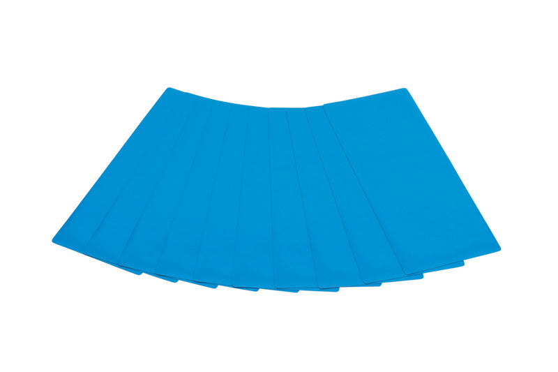 Hellblaues Kunststoffblech mit den Maßen 500 mal 210 Millimeter