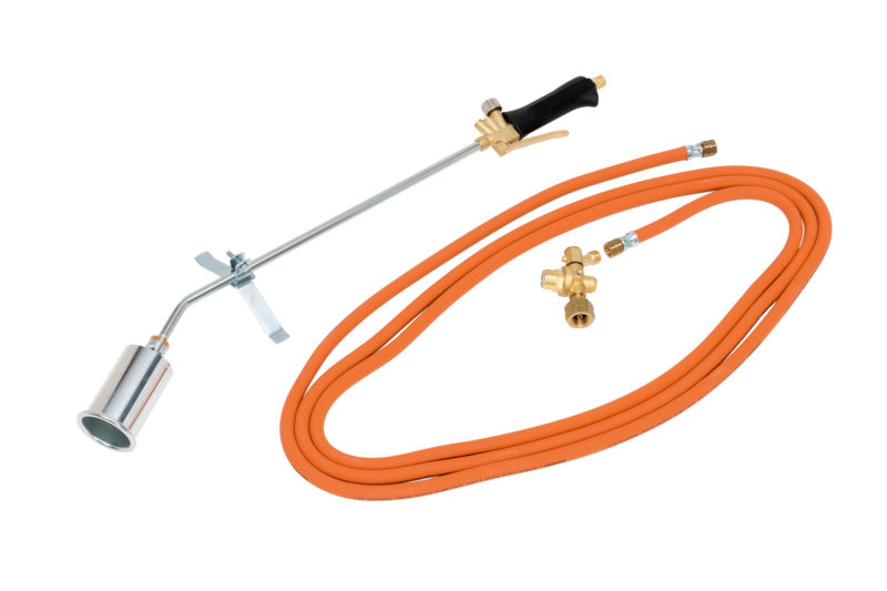 Schweiß- und Schneidbrenner Garnitur mit verschiedenen Düsen und Griff für präzises Arbeiten.