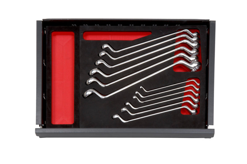 Gemischtes Werkzeugsortiment mit Schraubendrehern, Zangen, Hammer und Ratschen in praktischem Set