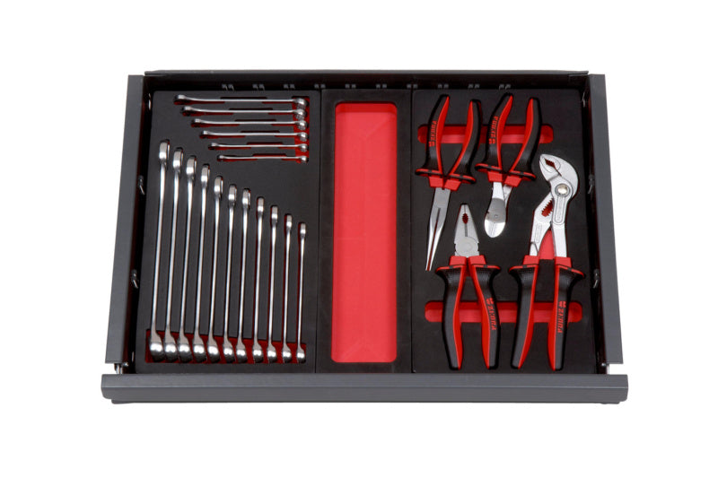 Werkzeugsortiment mit verschiedenen hochwertigen Werkzeugen in praktischer Verpackung.