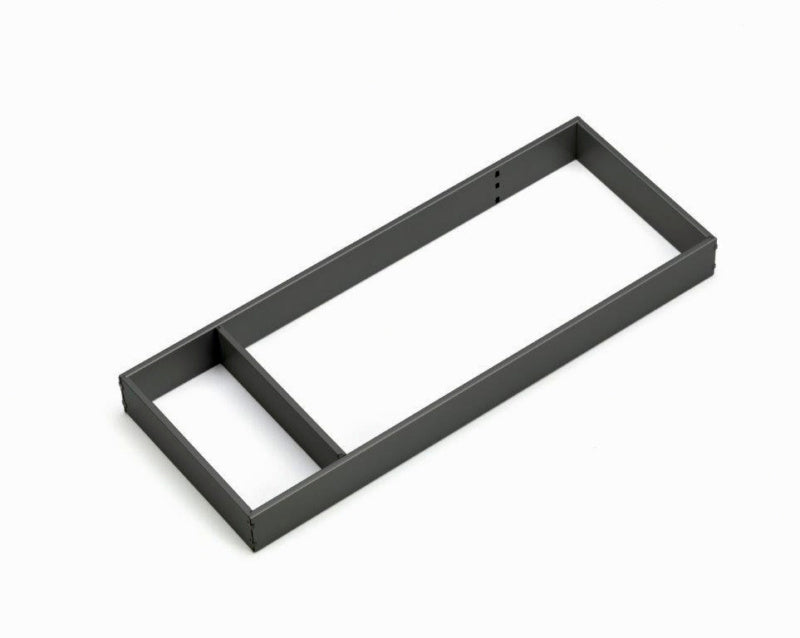 Modulares Organisationssystem Tavinea NP Scala RAHM mit robusten Fächern und Halterungen.