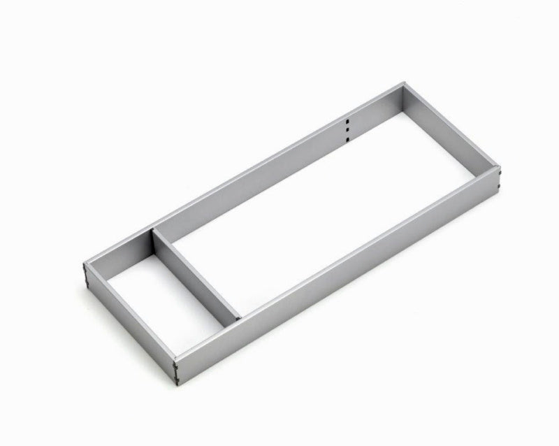 Modulares Organisationssystem Tavinea NP Scala RAHM mit Fächern und Halterungen für Werkzeuge.