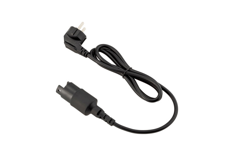 Zwei Meter lange LED-Leuchte mit Steckverbindung und modernem Design für vielseitige Beleuchtung.