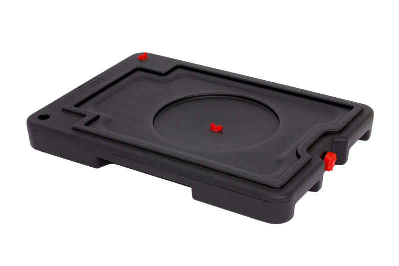 Schwarze Auffangwanne aus PE mit 30 Litern Fassungsvermögen und praktischem Auslauf.