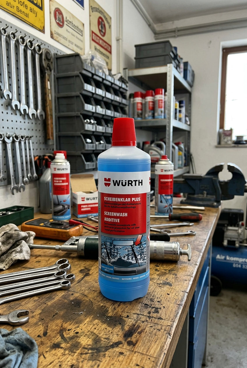 Flasche mit Scheibenreiniger SHBREINIG, klarer Frostschutz für Fahrzeugfenster im Winter.