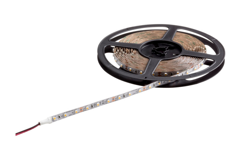 Lange LED-Leiste LICHTBA-LED FLB-12-4 mit warmweißem Licht und 5000 mm Länge