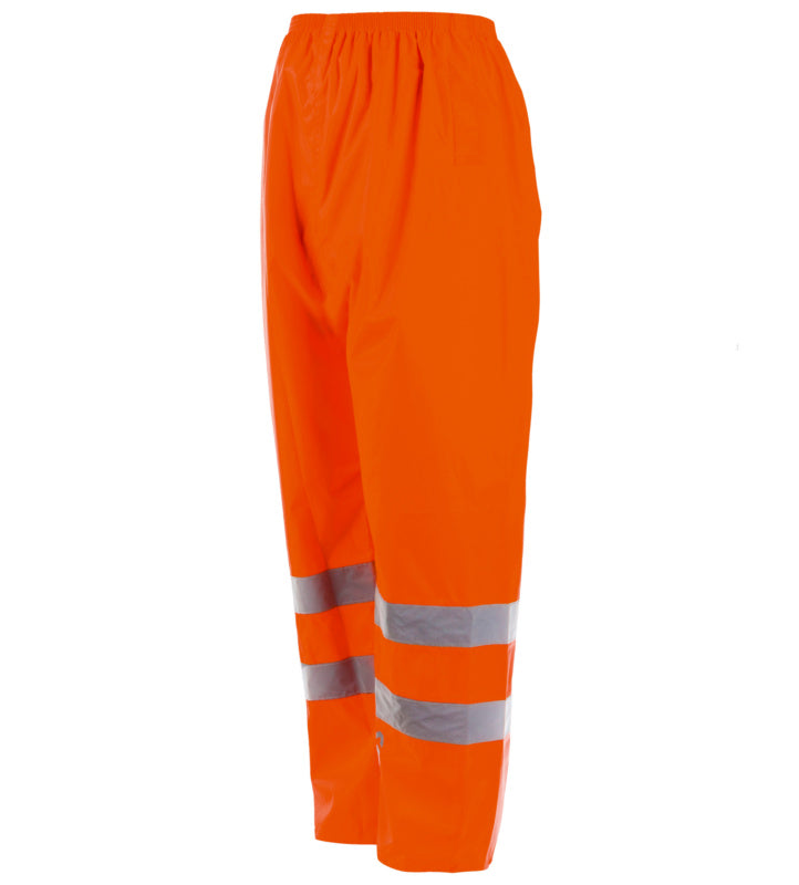 Orange Warnschutzhose mit reflektierenden Streifen und elastischem Bund für Regenwetter.
