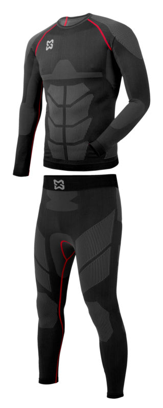 Set bestehend aus einem Oberteil und einer Unterhose in klassischem Design und atmungsaktivem Material.