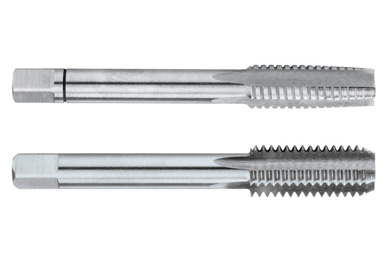 Set von Gewindebohrern in verschiedenen Größen, aus hochlegiertem Stahl gefertigt.