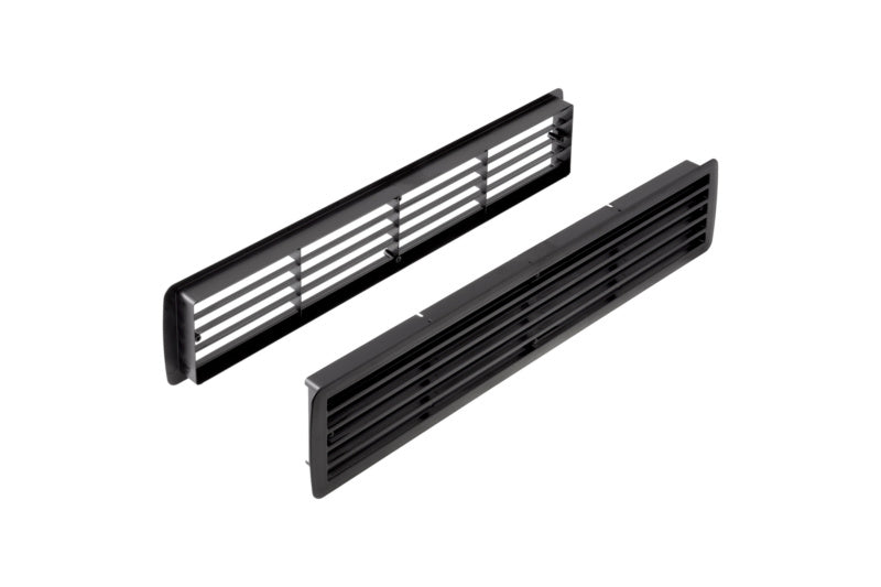 Robuste Zimmertür mit integriertem Lüftungsgitter für optimale Luftzirkulation und modernes Design.
