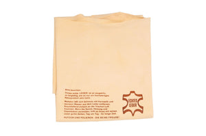 Weiches Putzleder aus Felleder in Größe 70x45 cm für schonende Fahrzeug- und Oberflächenreinigung.