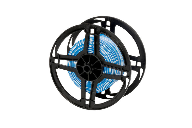 Blaue und weiße Fahrzeugleitung in Spulenform, geeignet für elektrische Anwendungen.