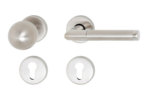 Edelstahl-Türdrücker TD-A2-A111-ROS mit satinierter Oberfläche und ergonomischem Design.