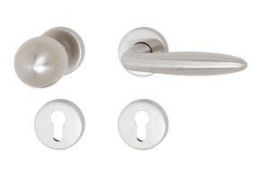 Türdrücker aus Edelstahl mit schlankem, modernem Design für Wohn- und Privatbereich.