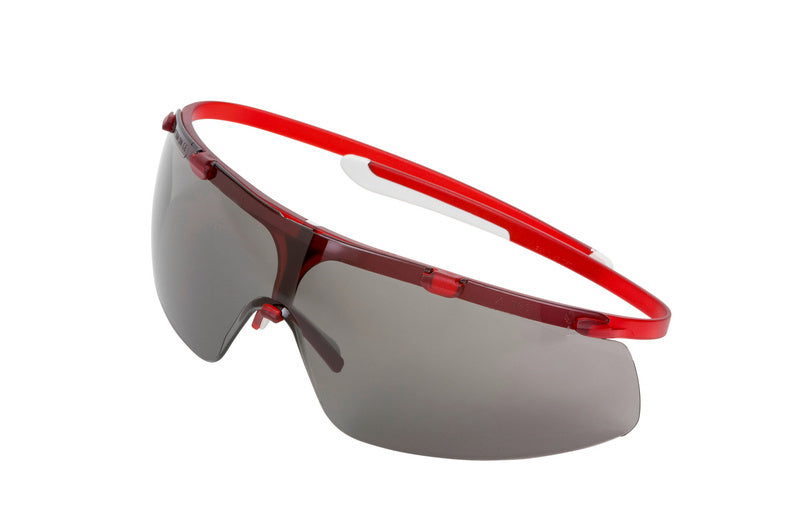 Graue Schutzbrille SHTZBRIL-LIBRA mit ergonomischen Bügeln und kratzfesten Gläsern.