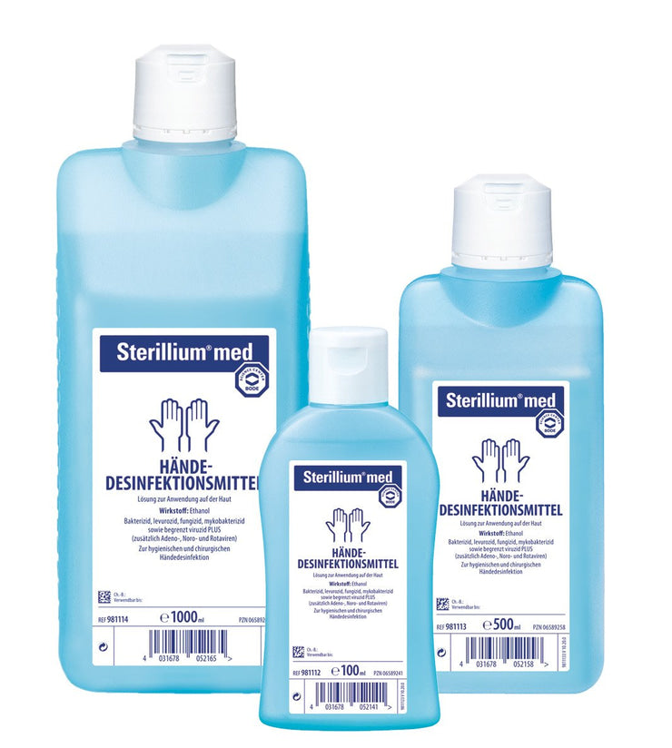 Drei Flaschen Sterillium med Händedesinfektionsmittel in verschiedenen Größen.