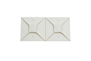 Weißer Klebepad in praktischer Verpackungseinheit von 50 Stück für vielseitige Anwendungen.