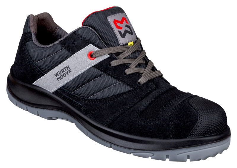 Schwarzer Sicherheitshalbschuh S3 mit Stretch-Material, rutschfester Sohle und verstärktem Zehenschutz.