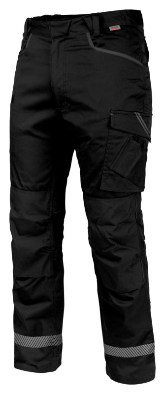 Schwarze Winterstretch-Hose mit elastischem Material und praktischen Taschen für Komfort und Stil.