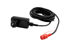 Netzteil für Arbeitsleuchte mit robustem Design und universellem Anschluss, ideal für Handwerker.