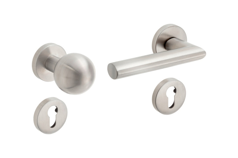 Edelstahl-Türdrücker TD-A2-A133-ROS mit mattschimmernder Oberfläche und ergonomischem Design.