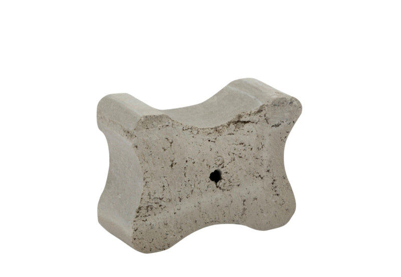 Distanzhalter aus robustem Faserbeton KNOCH in Leistenform für präzise Befestigung im Bau.