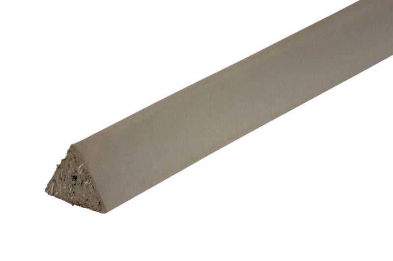 Drei graue Distanzhalter aus wetterbeständigem Faserbeton mit rechteckiger Form.