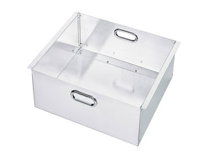 Riffelblechbox in Grau, 440 mm breit und 200 mm hoch, aus robustem Riffelblech gefertigt.